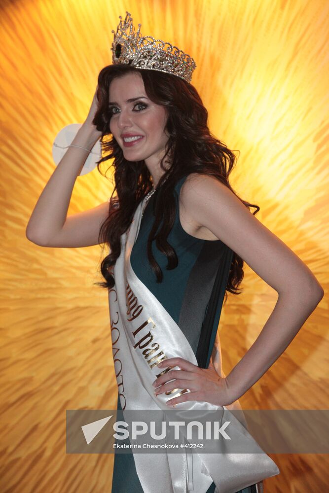 Yulia Obraztsova wins the Miss Moscow 2009 beauty pageant