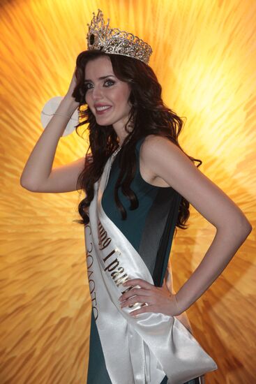 Yulia Obraztsova wins the Miss Moscow 2009 beauty pageant