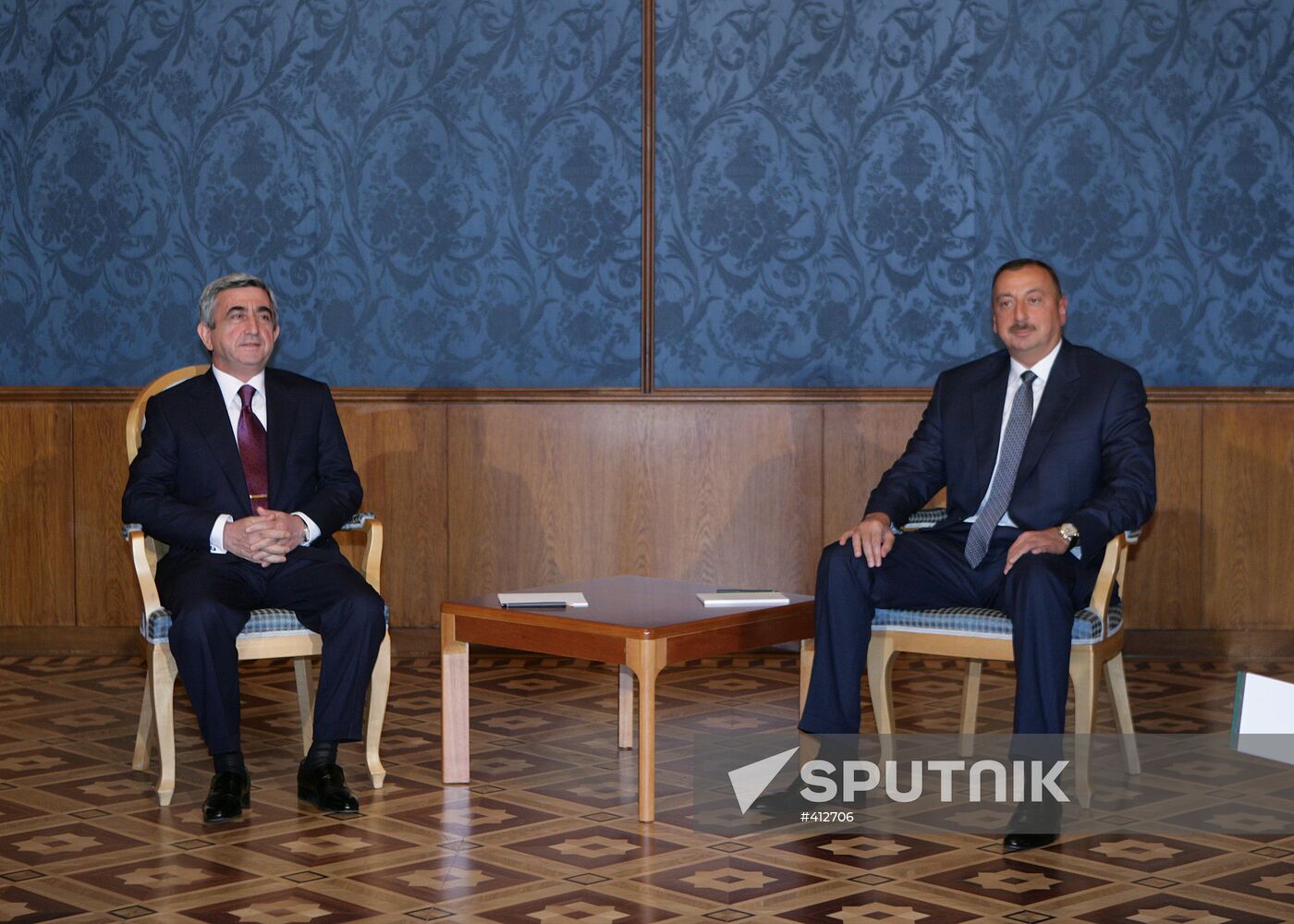 Armenian, Azerbaijani presidents meet in Moscow