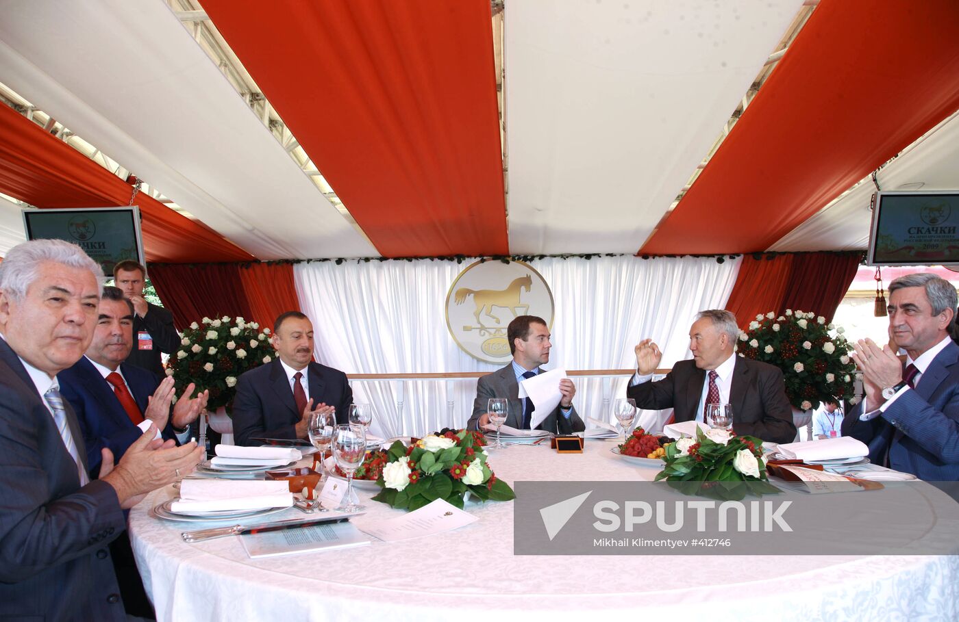 CIS leaders gather for informal summit