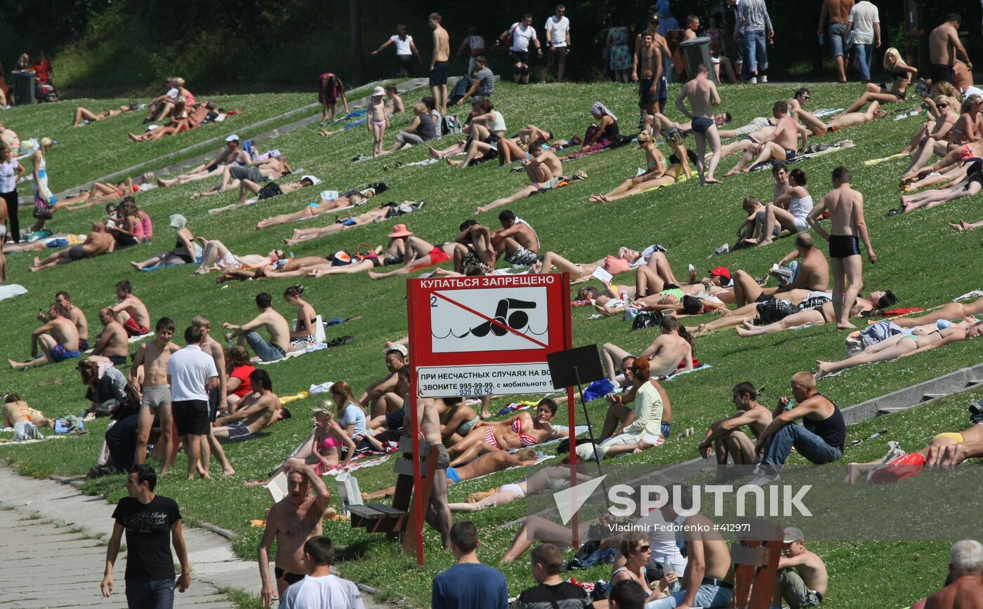 People relaxing in Moscow