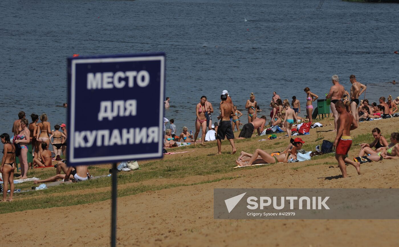 People relaxing in Moscow