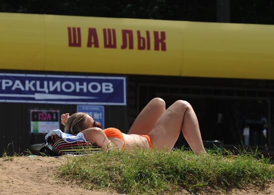 People relaxing in Moscow