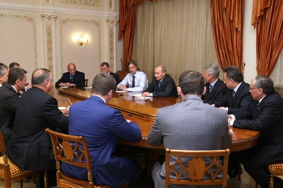 Vladimir Putin mets with Tom FC leadership