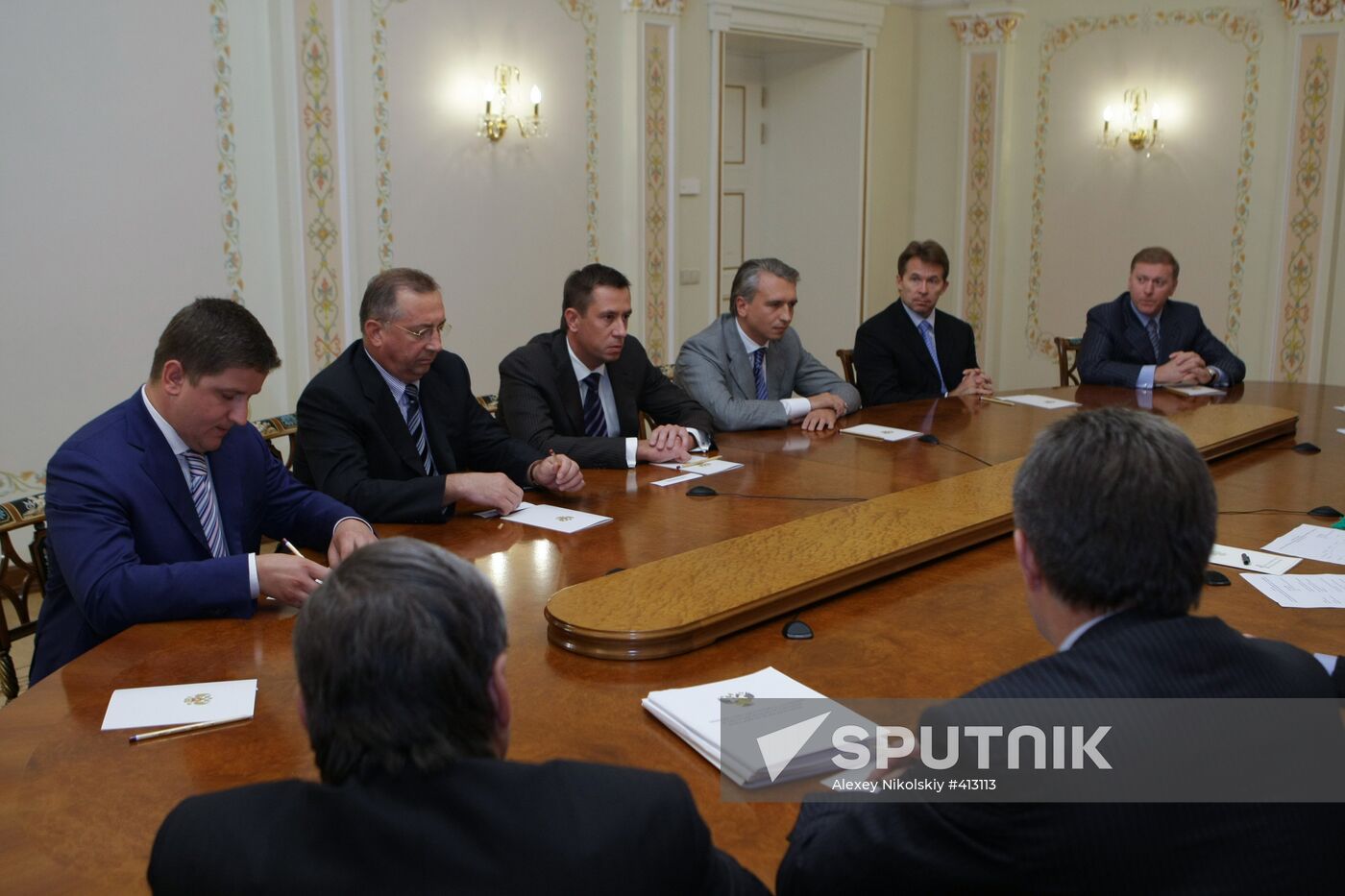 Vladimir Putin mets with Tom FC leadership