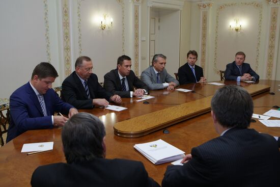 Vladimir Putin mets with Tom FC leadership