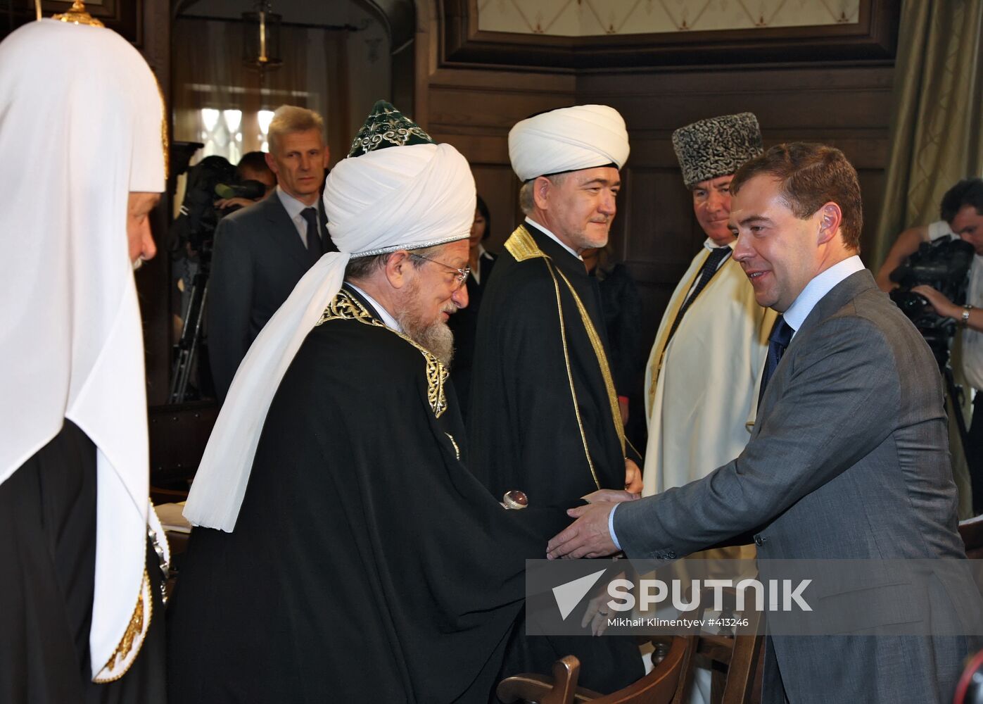 Russian President attends meeting on religion and ethics