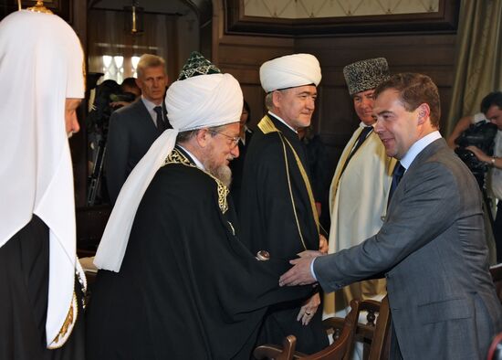 Russian President attends meeting on religion and ethics