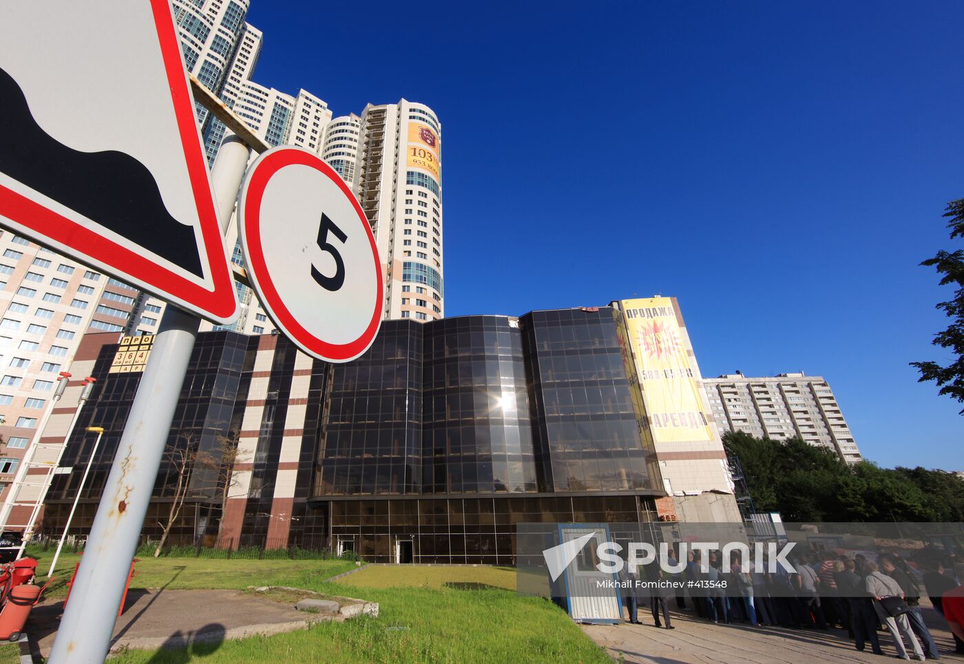 Meeting of families of co-investors of high-rise building
