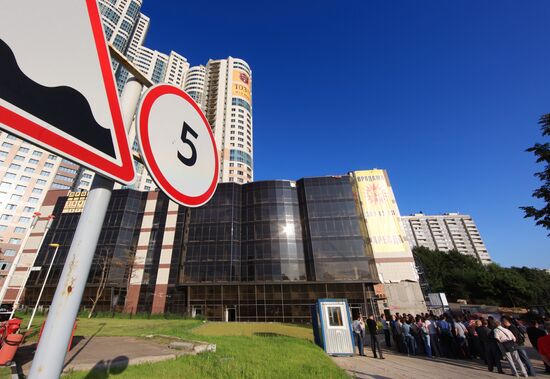 Meeting of families of co-investors of high-rise building