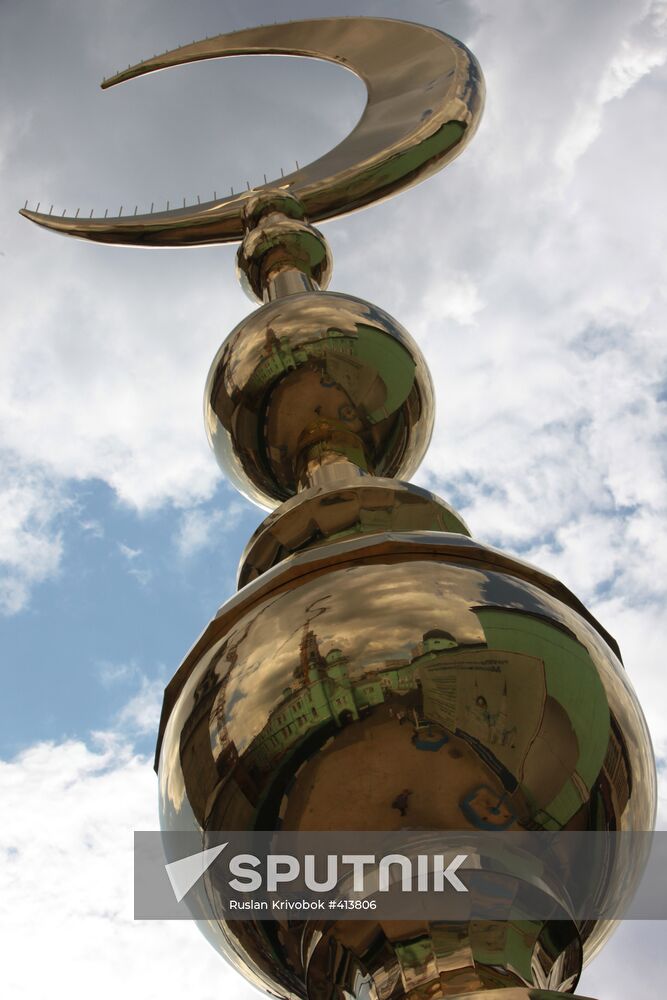 Spire with crescent for Moscow jami minaret