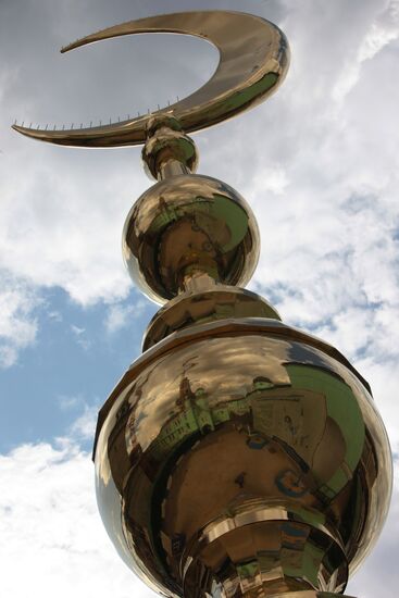 Spire with crescent for Moscow jami minaret