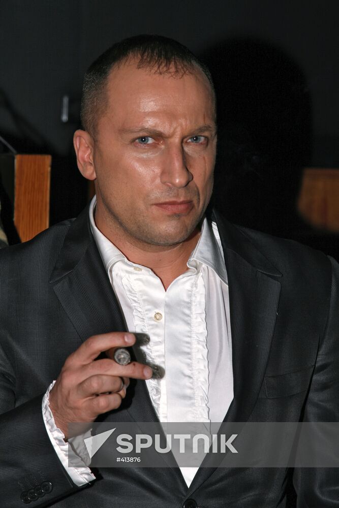 Scenes from movie Lopukhi (Dummies)