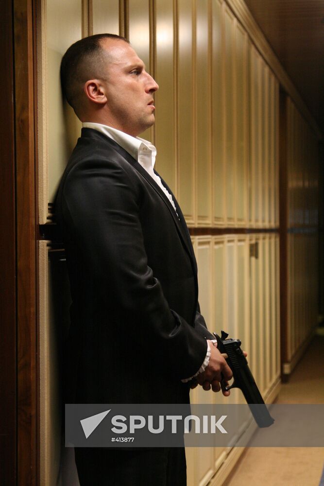 Scenes from movie Lopukhi (Dummies)