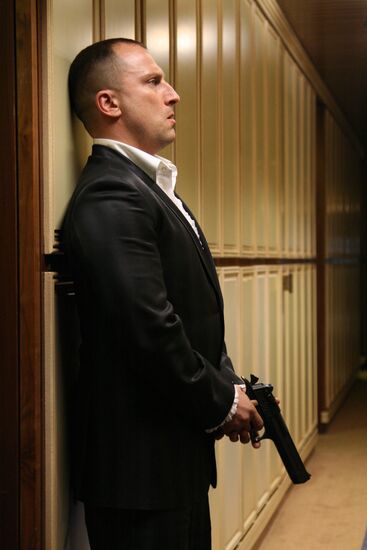 Scenes from movie Lopukhi (Dummies)