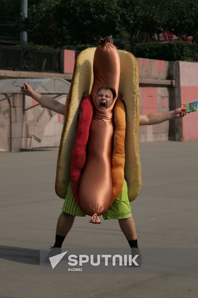 Scenes from movie Lopukhi (Dummies)