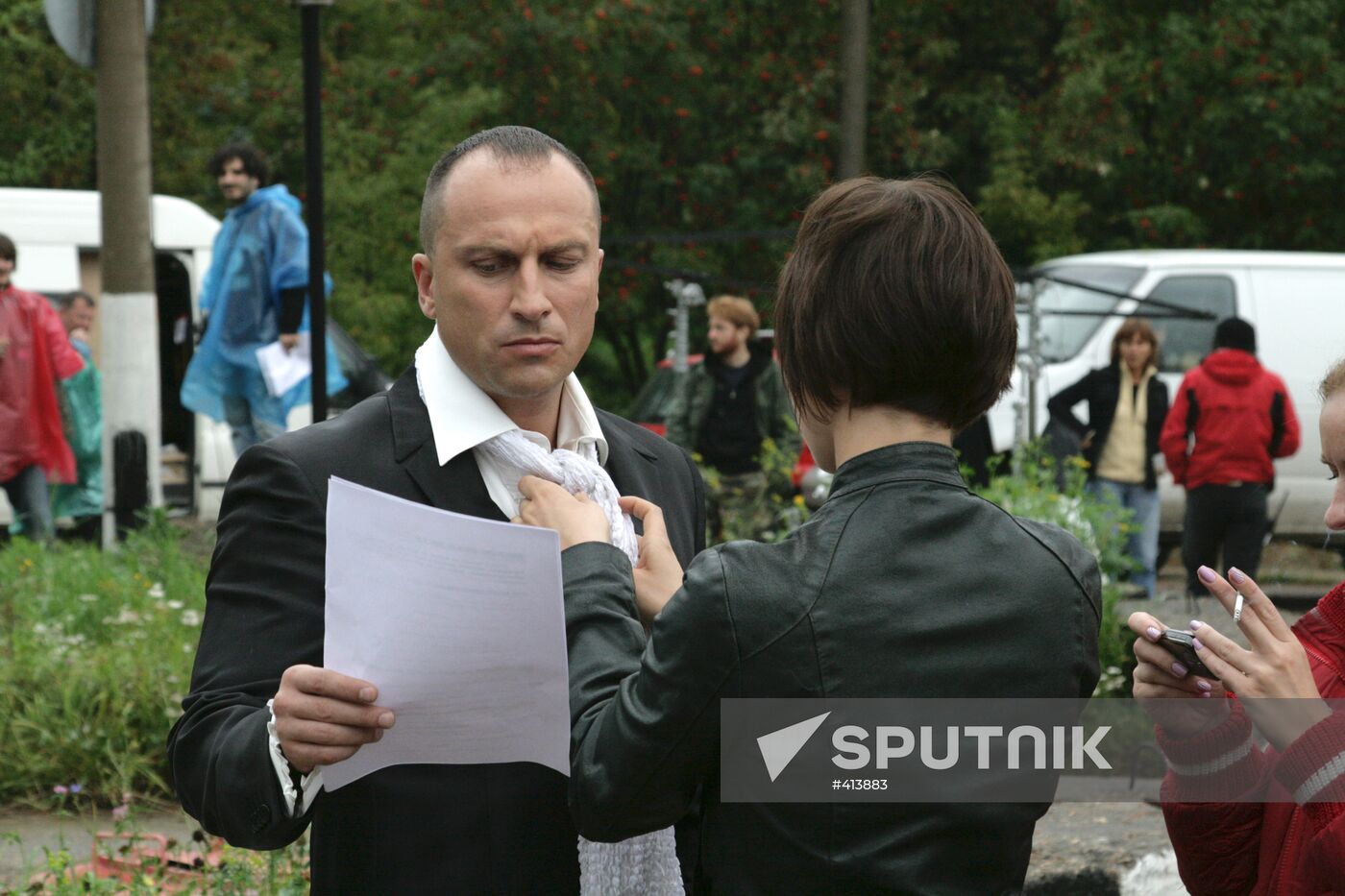 Scenes from movie Lopukhi (Dummies)