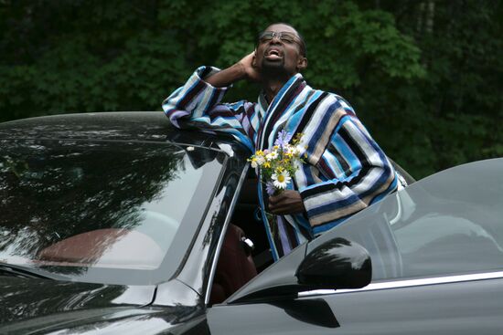 Scenes from movie Lopukhi (Dummies)