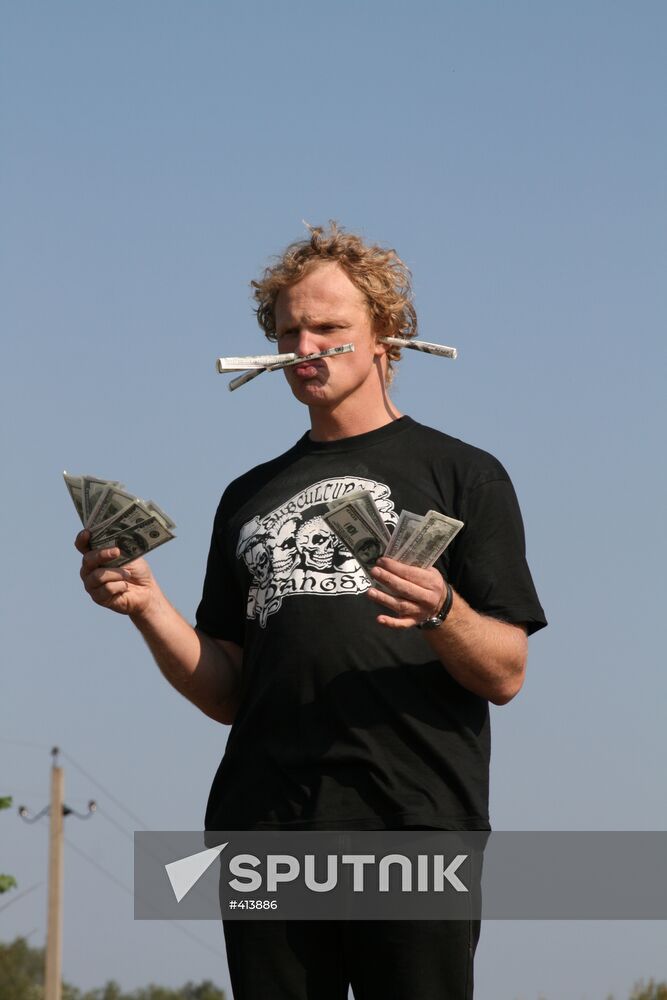 Scenes from movie Lopukhi (Dummies)