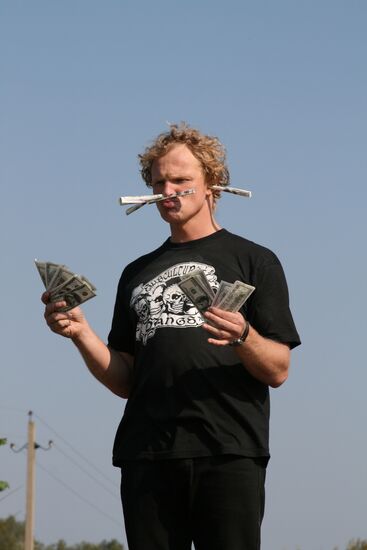 Scenes from movie Lopukhi (Dummies)