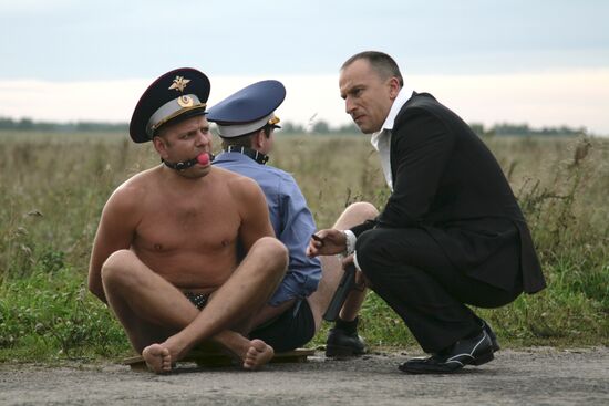 Scenes from movie Lopukhi (Dummies)