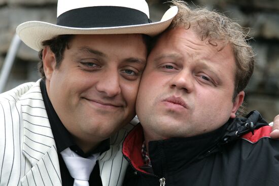 Scenes from movie Lopukhi (Dummies)