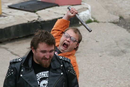 Scenes from movie Lopukhi (Dummies)