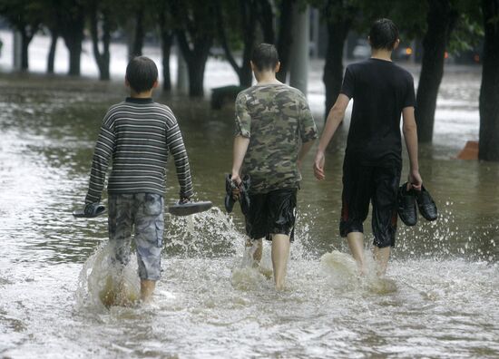 Heavy rain floods streets in Minsk