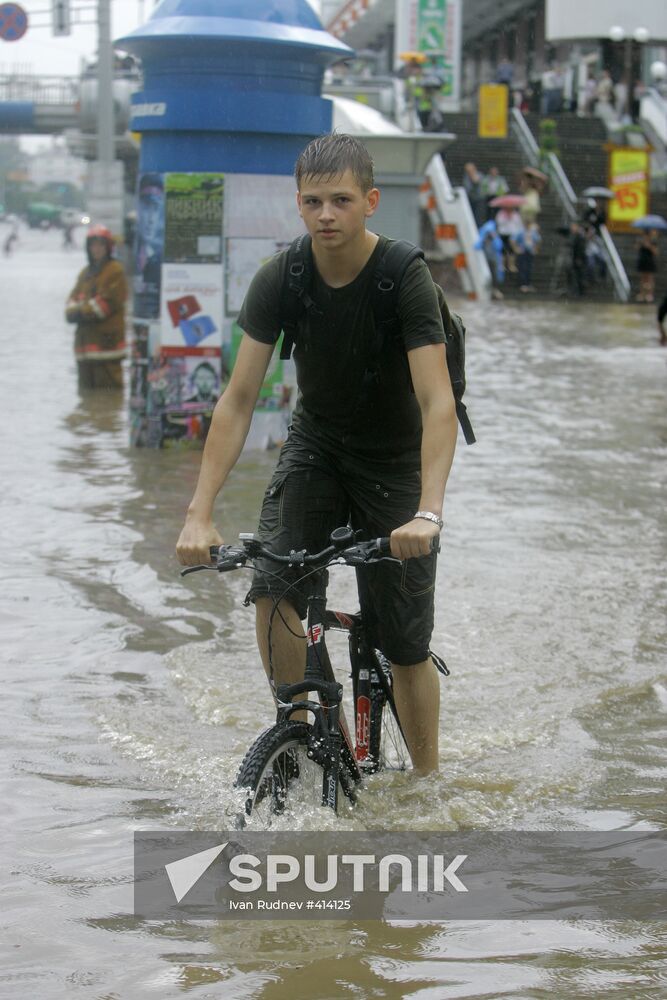 Heavy rain floods streets in Minsk