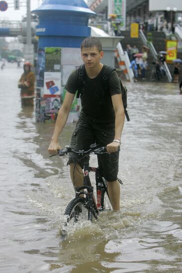 Heavy rain floods streets in Minsk