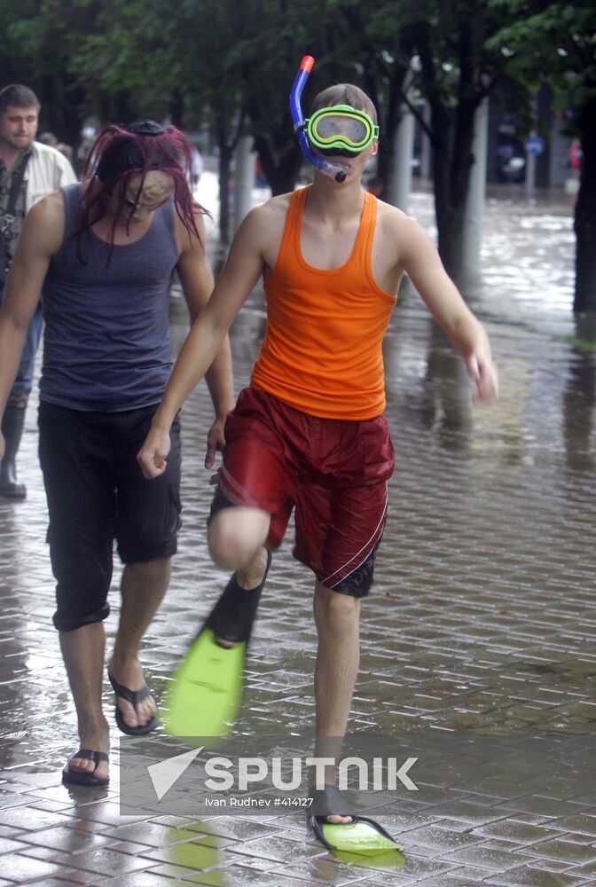 Heavy rain floods streets in Minsk