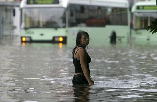 Heavy rain floods streets in Minsk
