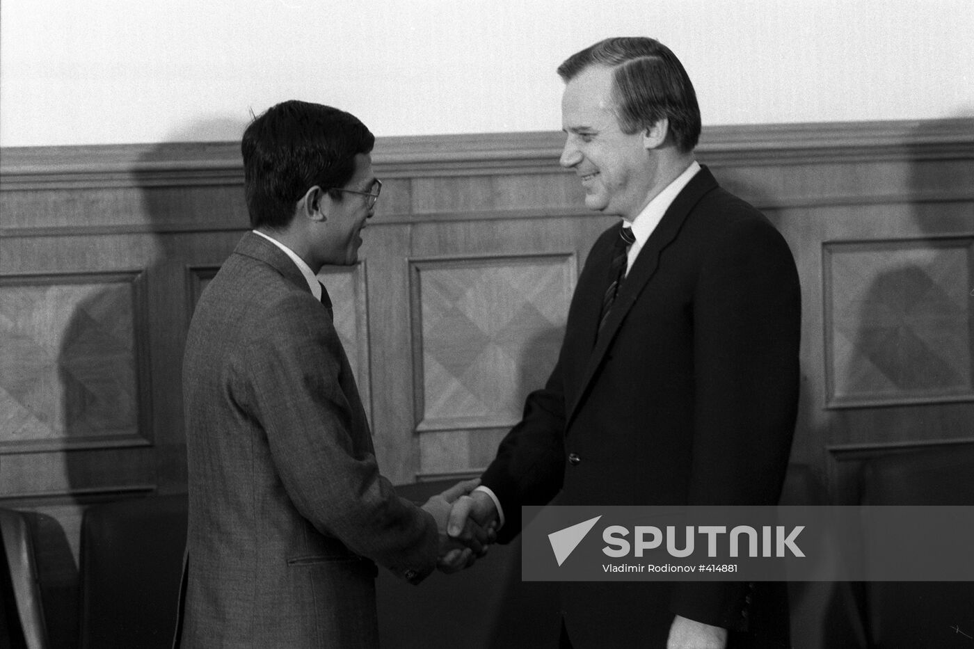 Nikolai Ryzhkov meeting with Hun Sen