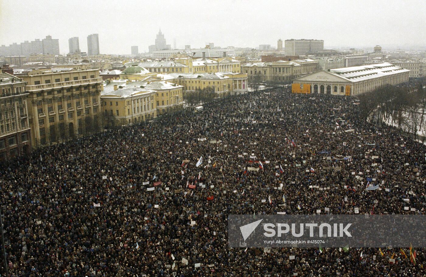 Rally in support of Lithuania on Manezh Square in Moscow