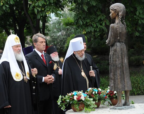 Patriarch Kirill visits Ukraine