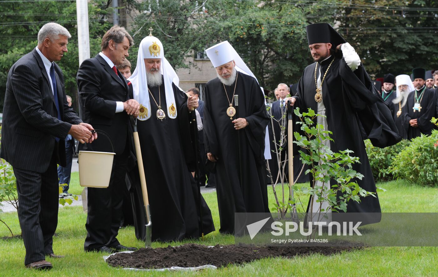 Patriarch Kirill visits Ukraine
