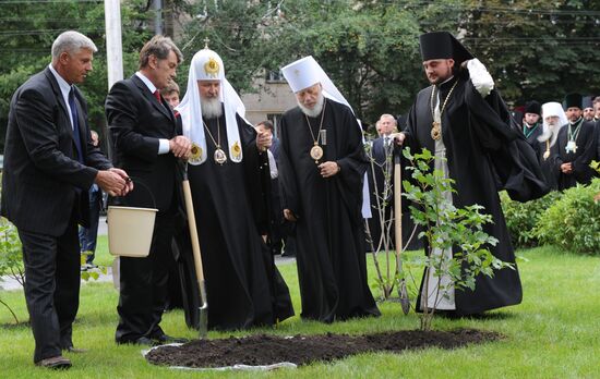 Patriarch Kirill visits Ukraine