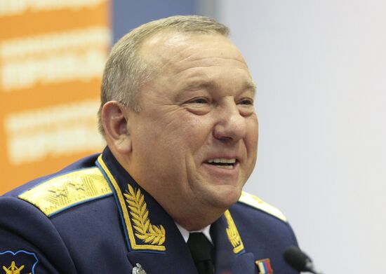 Vladimir Shamanov at a news conference