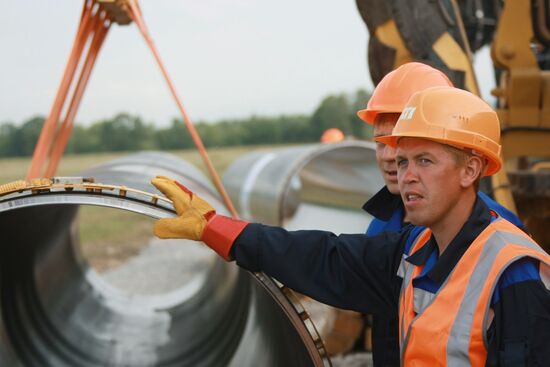 Welding of first joint of Sakhalin-Khabarovsk-Vladivostok pipe
