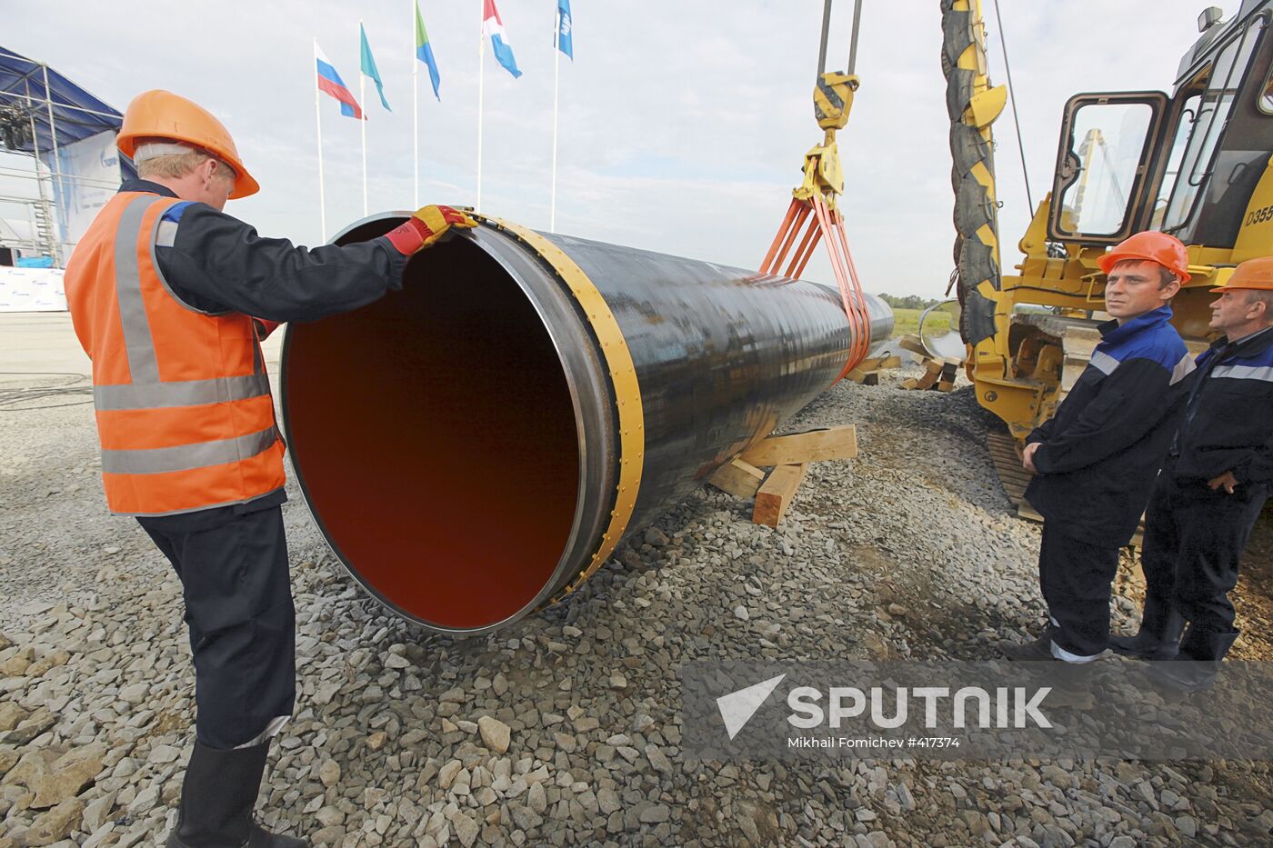 First pipe joint on Sakhalin-Khabarovsk-Vladivostok gas pipeline