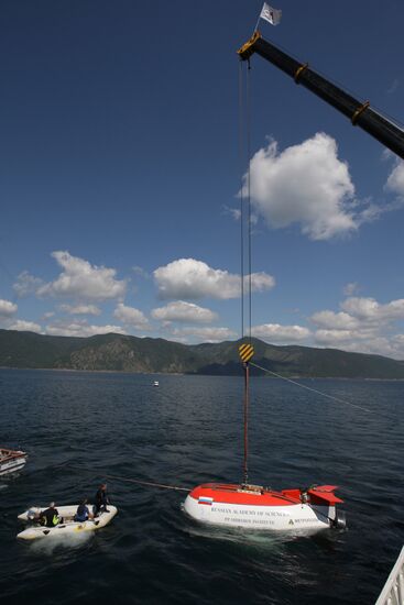 Mir submersibles explore Lake Baikal