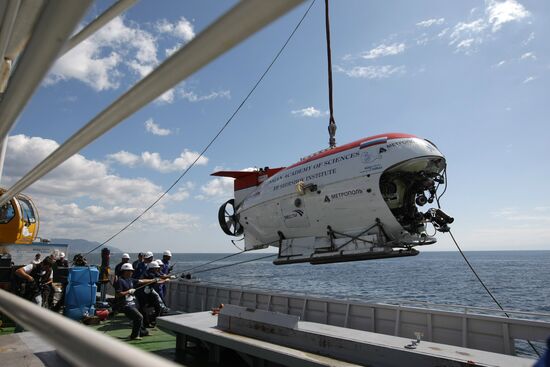 Mir submersibles explore Lake Baikal
