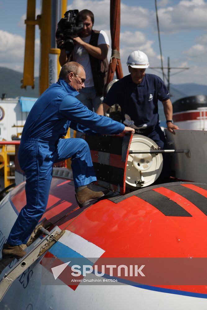 Russian PM Vladimir Putin dives in Lake Baikal