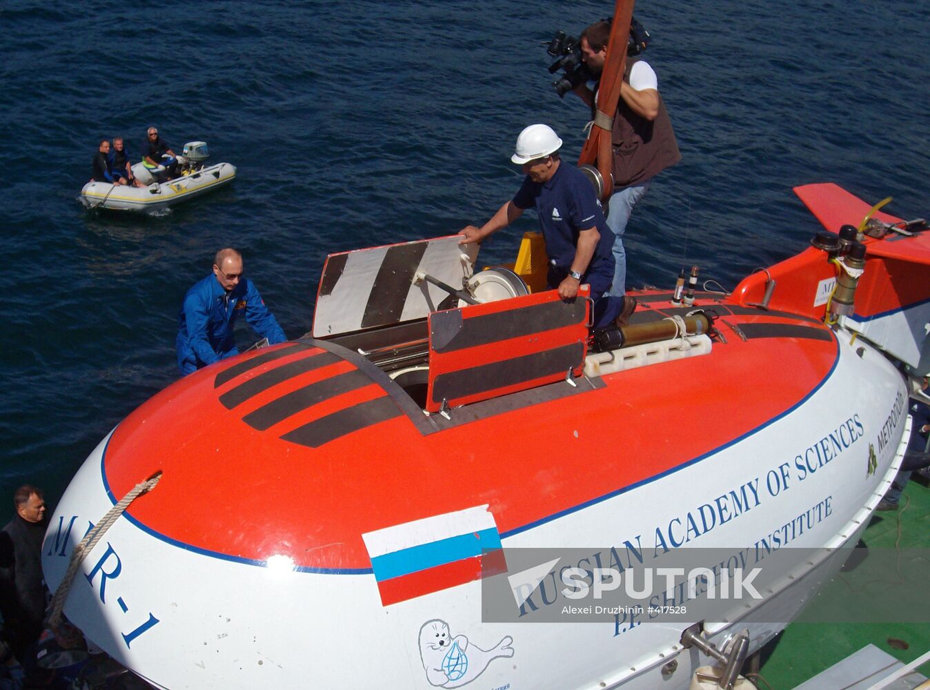 Russian PM Vladimir Putin dives in Lake Baikal