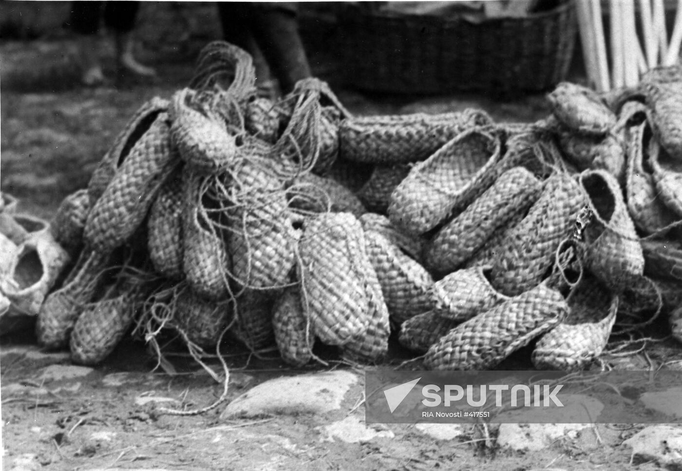 Bast shoes