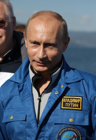 Russian PM Vladimir Putin dives in Lake Baikal