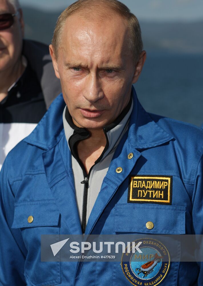 Russian PM Vladimir Putin dives in Lake Baikal