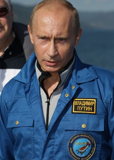 Russian PM Vladimir Putin dives in Lake Baikal