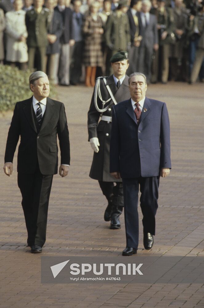 Leonid Brezhnev and Helmut Schmidt