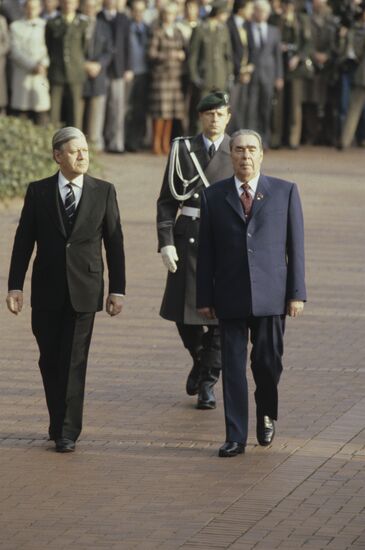 Leonid Brezhnev and Helmut Schmidt